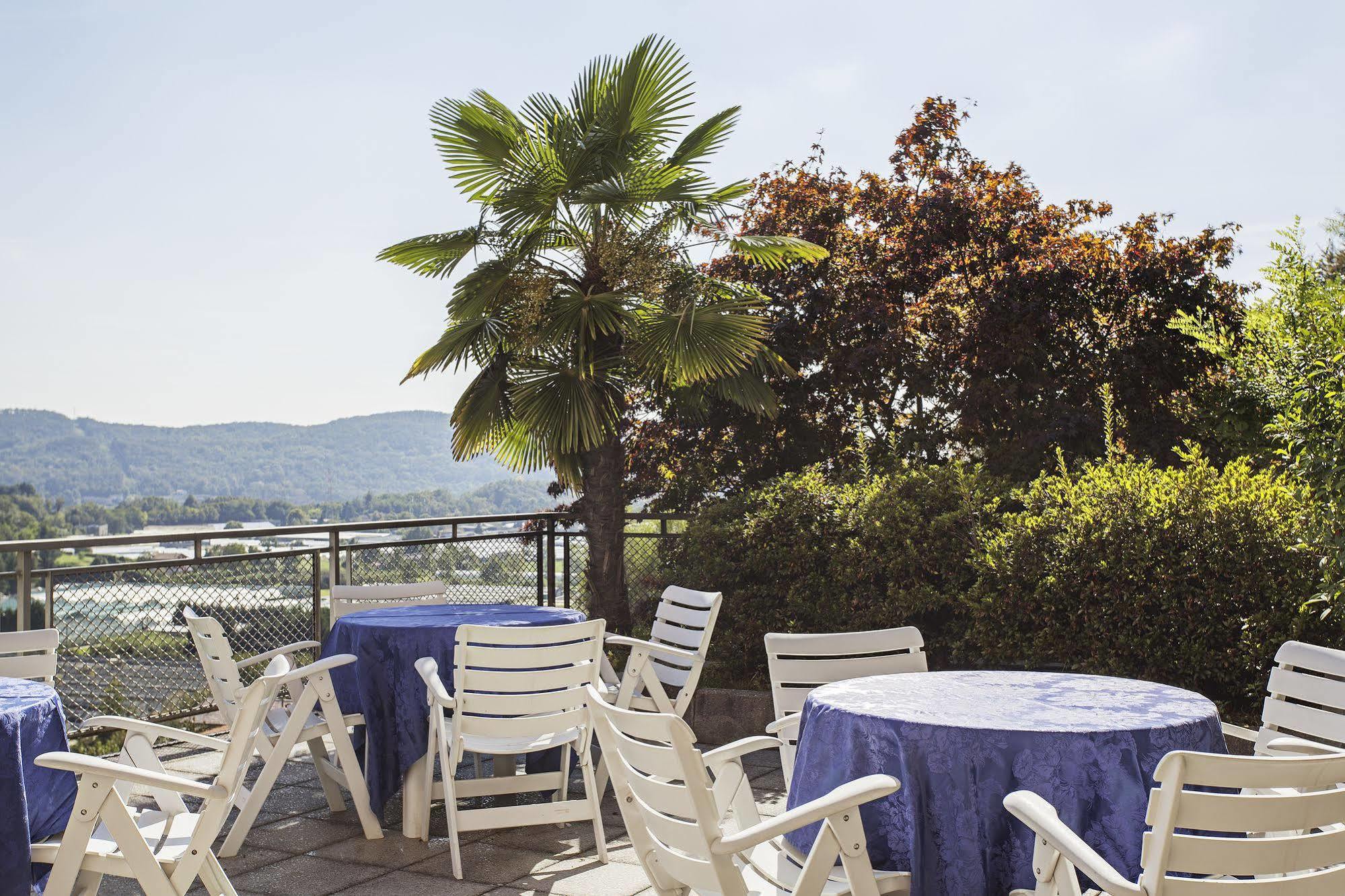 Tre Laghi Hotel Nebbiuno Exterior photo